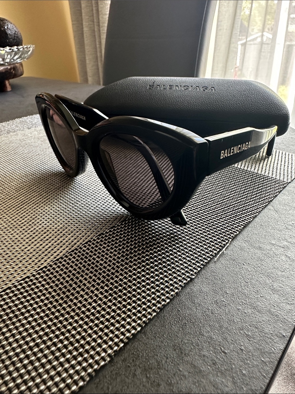 Balenciaga Glossy Black Round Cat-Eye Sunglasses - Picture 2 of 5
